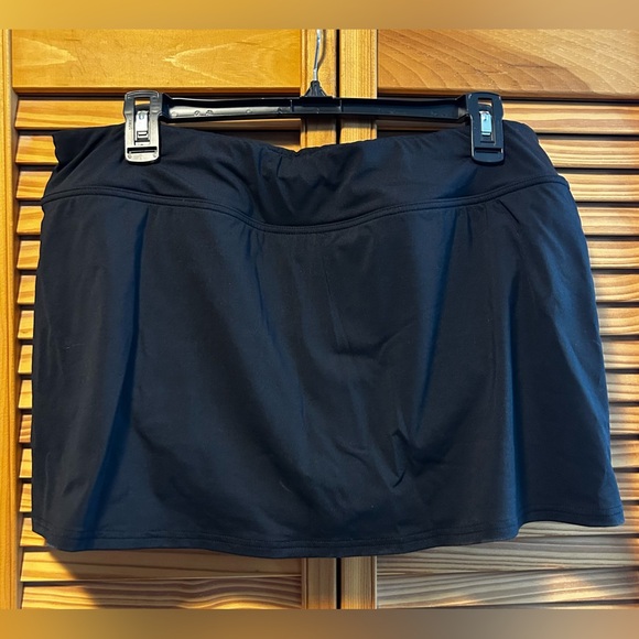 Lands End swim skirt - Picture 2 of 7
